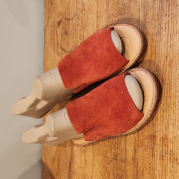 Born Shoes - BORN Women Casual Slip On Slide Comfort Sandals Mesilla Red Suede sz 6 NWOT